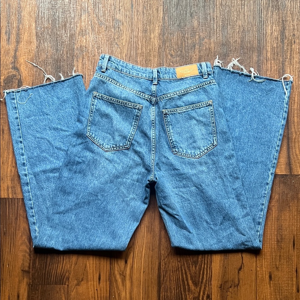 Stradivarius Classic Blue Straight Leg Jeans • High-Waisted - Picture 4 of 7